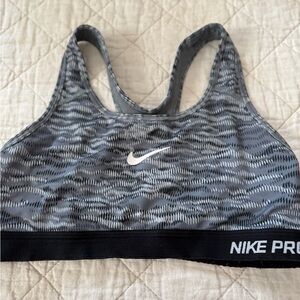 Nike Women's Black and Gray Patterned Sports Bra